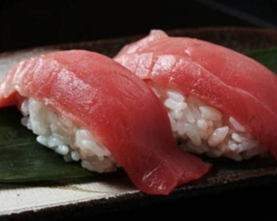 Tuna (Maguro) Sushi (2 pcs)