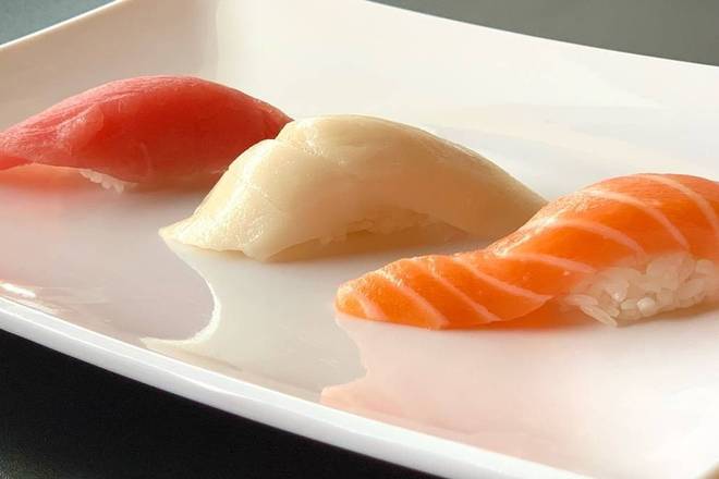 Tuna Sushi (2 pcs)