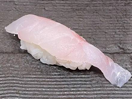 White Fish Sushi (2 pcs)